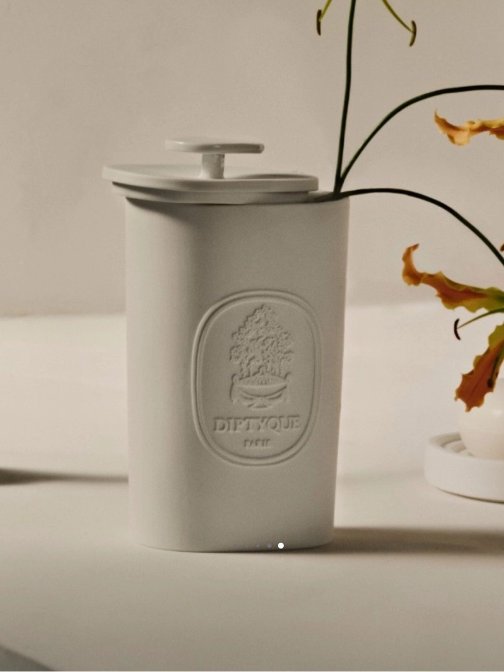 Diptyque LARGE CANISTER Oval DIPTYQUE Hand-crafted in biscuit porcelain